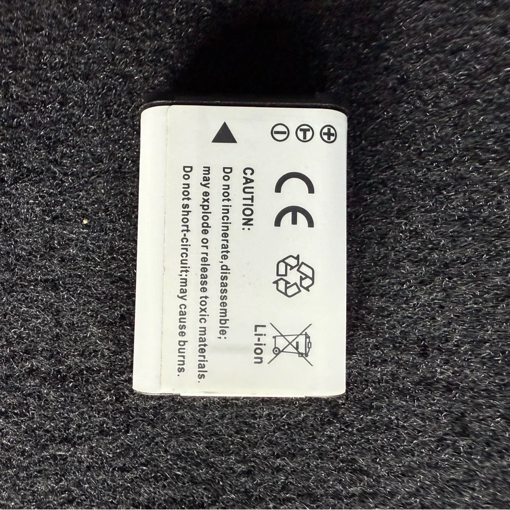 Nikon coolpix p600 camera with charger and battery